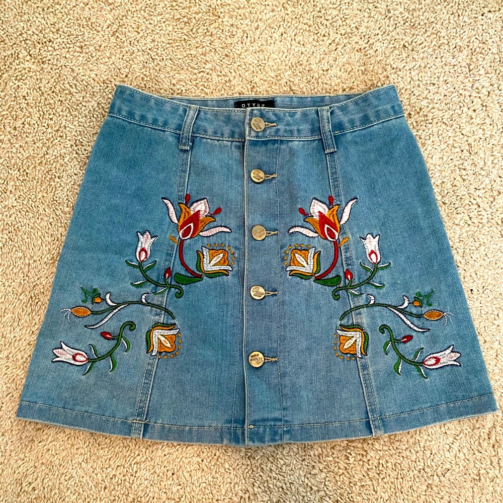 Embroidered Flowers, Jean, button-down front skirt, size small